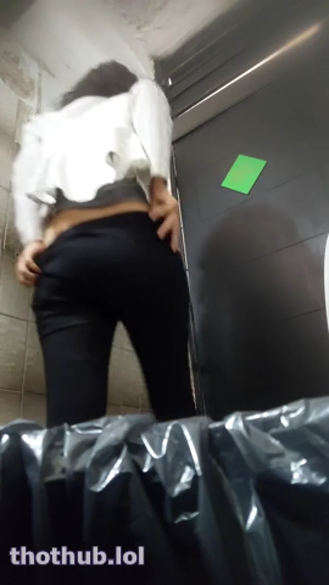 Mizushyru caught on camera in the bathroom