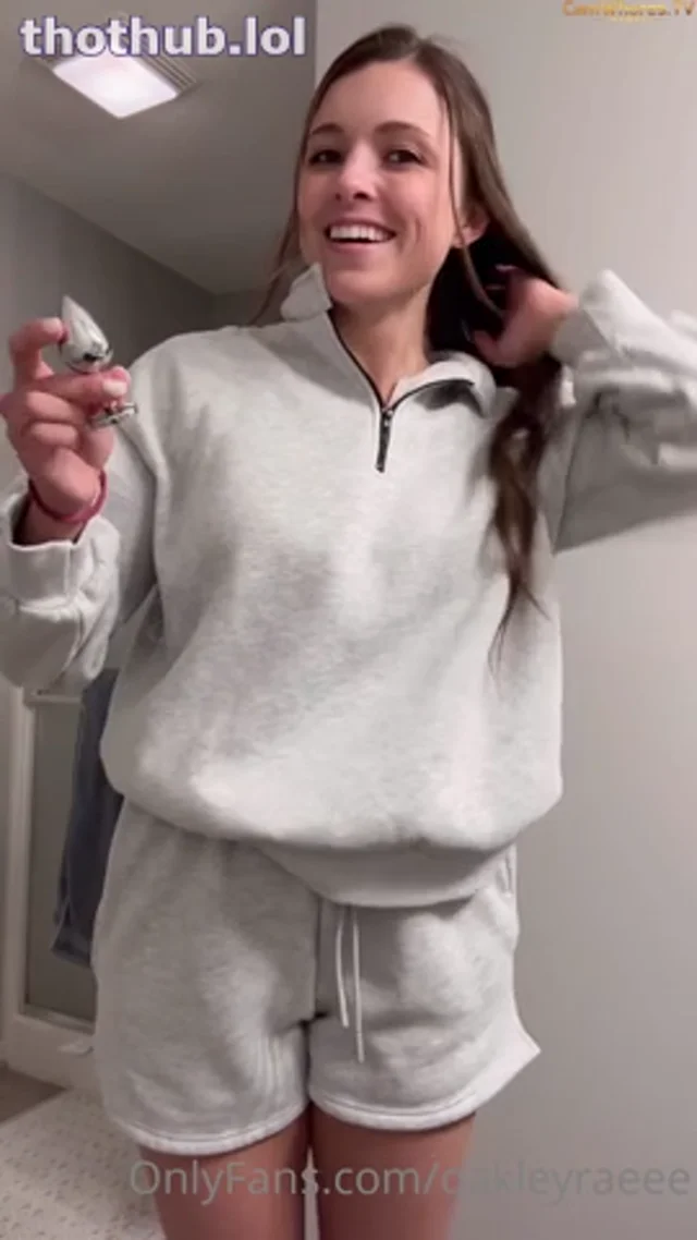 Oakleyraee grey sweatshirt anal bg
