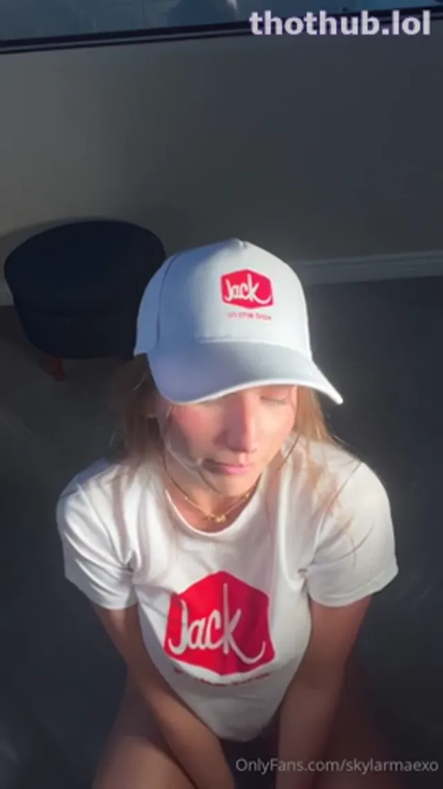 Skylarmaexo begging for blowjob