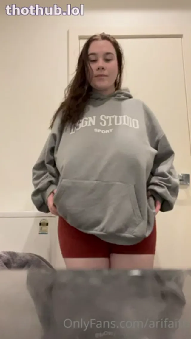 Ari_faith striptease