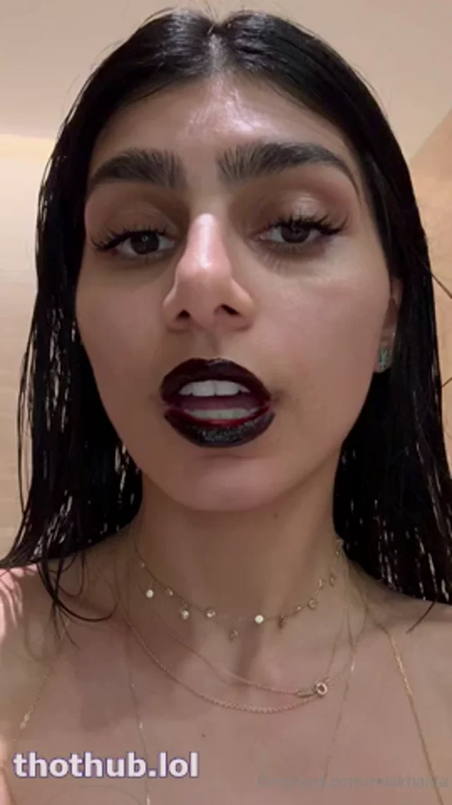 Mia khalifa Nude in hotel room