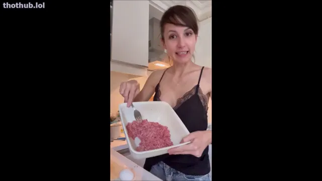 ArianaRealTV – Cooking and Blowjob
