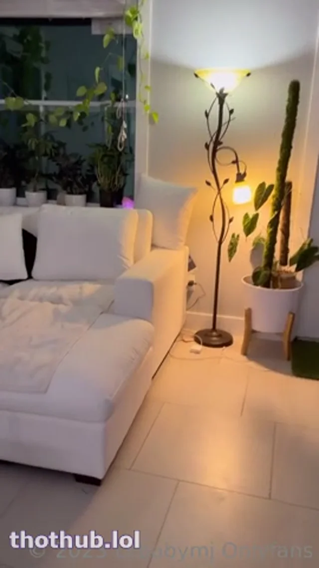 Lilbabymj – He Found Me Stretching And I Ended Up On My Knees