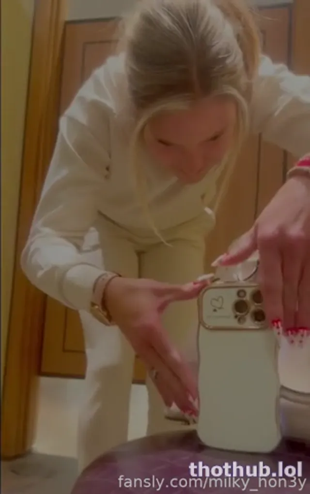 Milky_Hon3y Dressing Room Facial