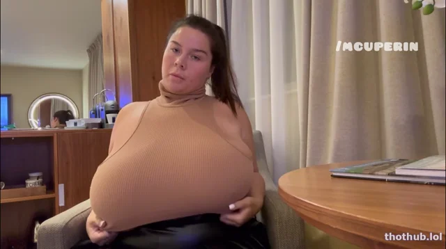 Mcuperin huge tits bouncing