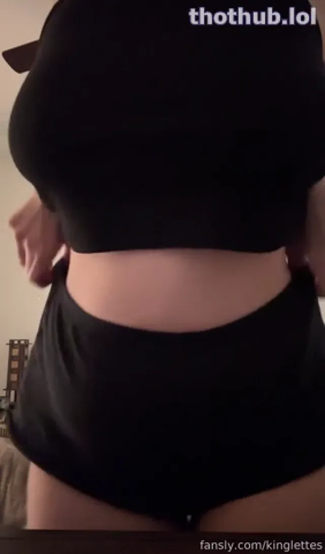 King Lettes shows off tits and ass