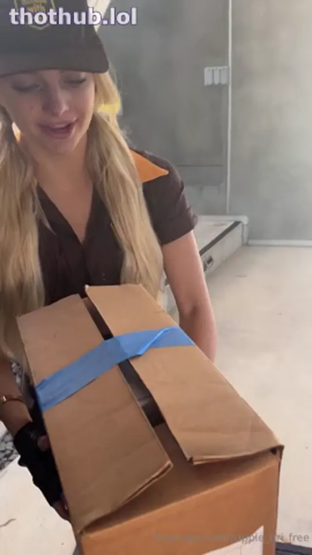 Trippie Bri – Delivery Creampie