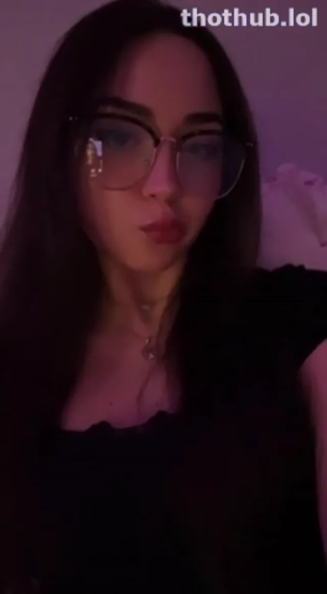 Jocelyynn strip and masterbation