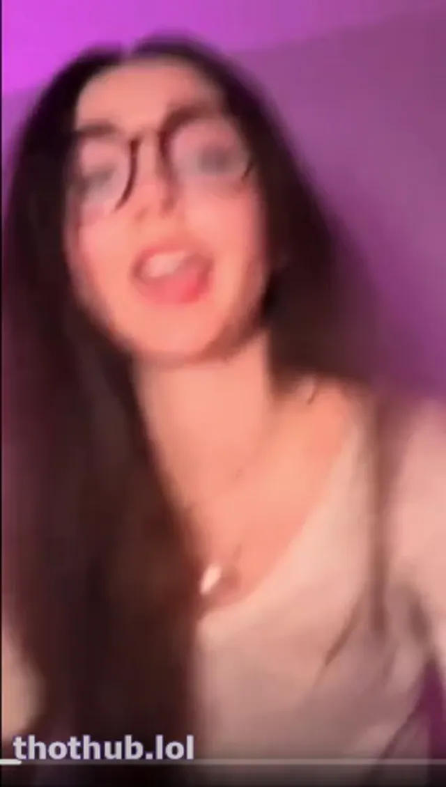 Jocelyynn Strip and play