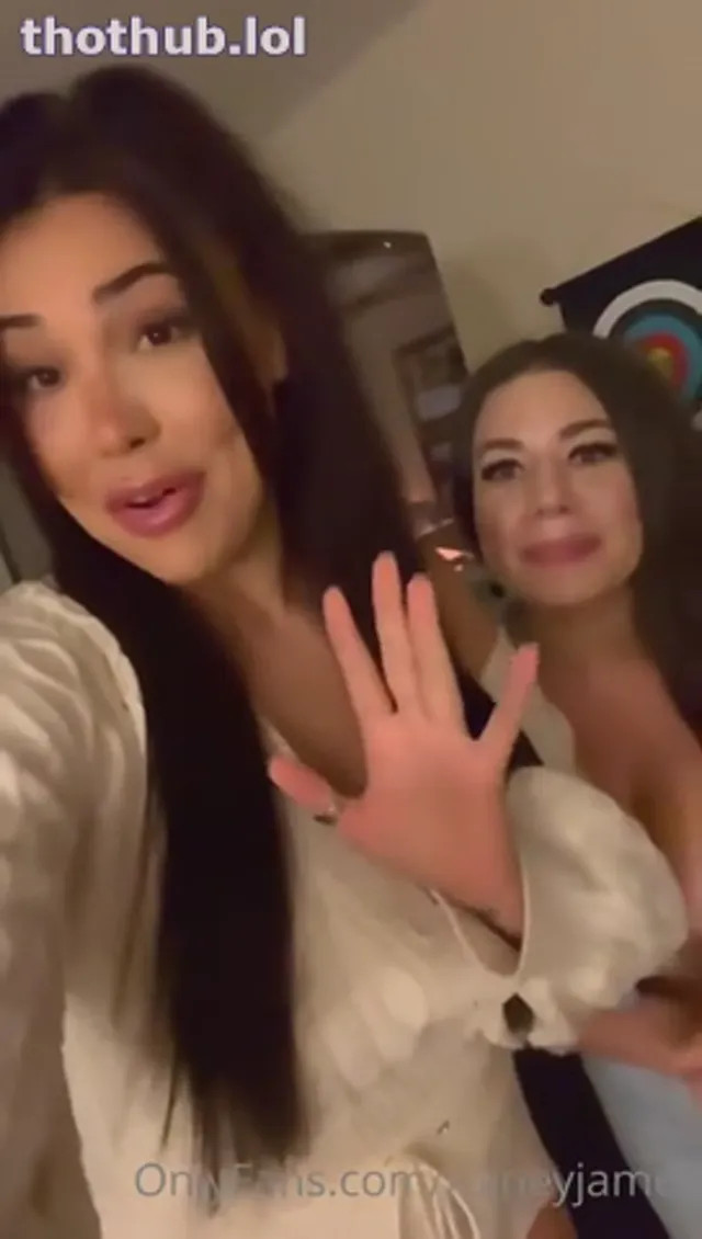 ButtsBoobsFood & Rainey James BJ threesome