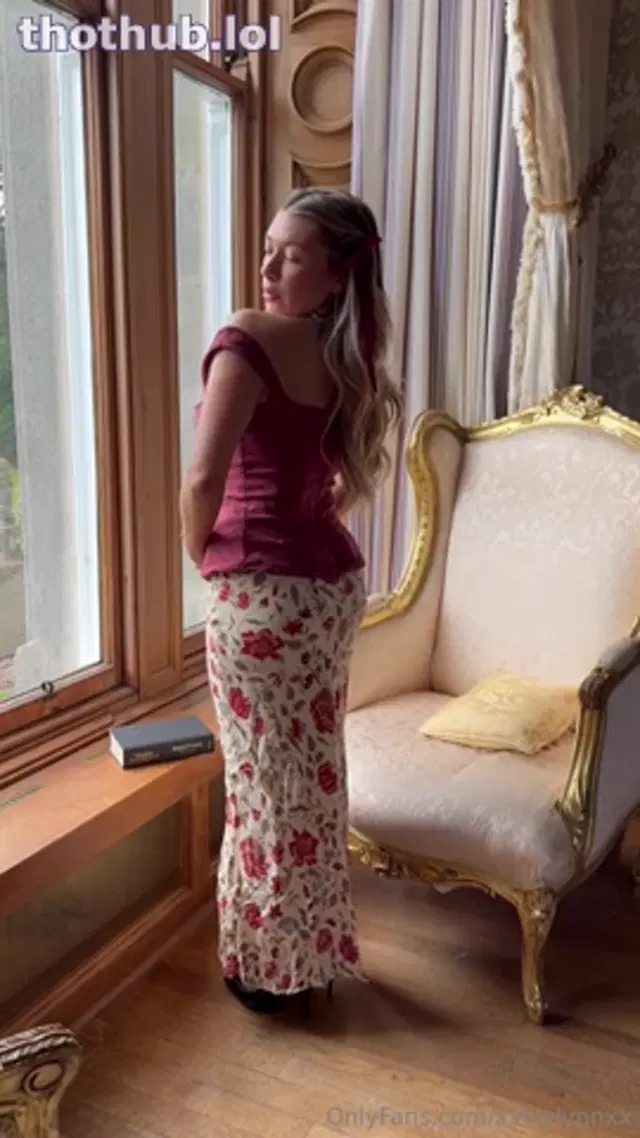 Xxsarabrooksxx | Sara Brooks pink corset vid