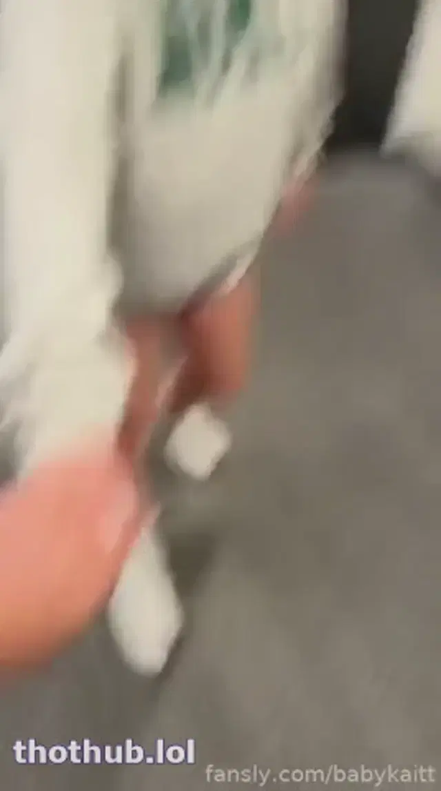 Babykaitt public cum walk