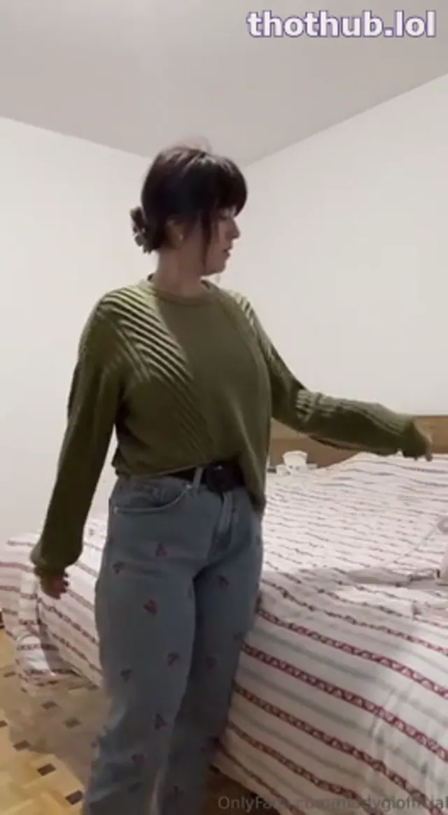 Mady_Gio bedroom vibrator sex tape