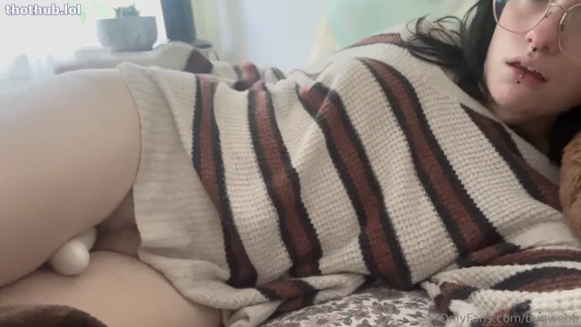 Bugwebb vibrator masturbation