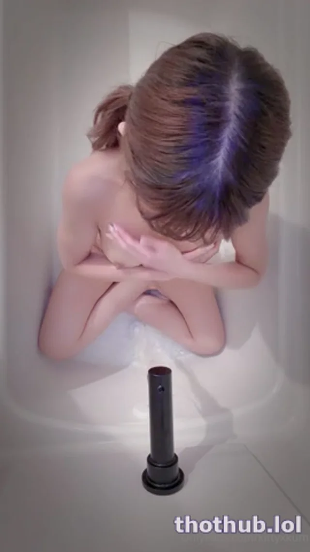 Kittyxkum – bath fun time