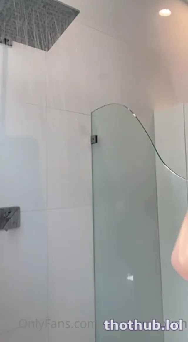 Natalie Roush nude shower no make-up