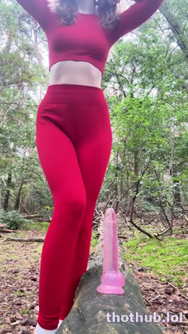 Strawberryyypink / strohbeeren forest dildo play
