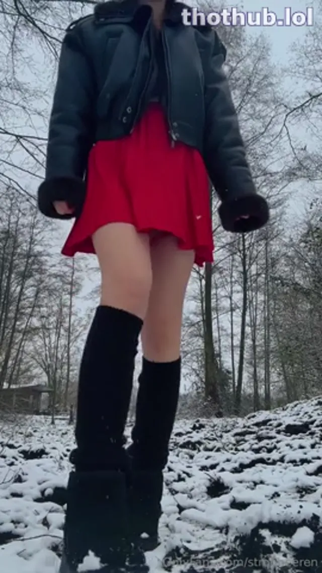 Strawberryyypink / strohbeeren play in the snow