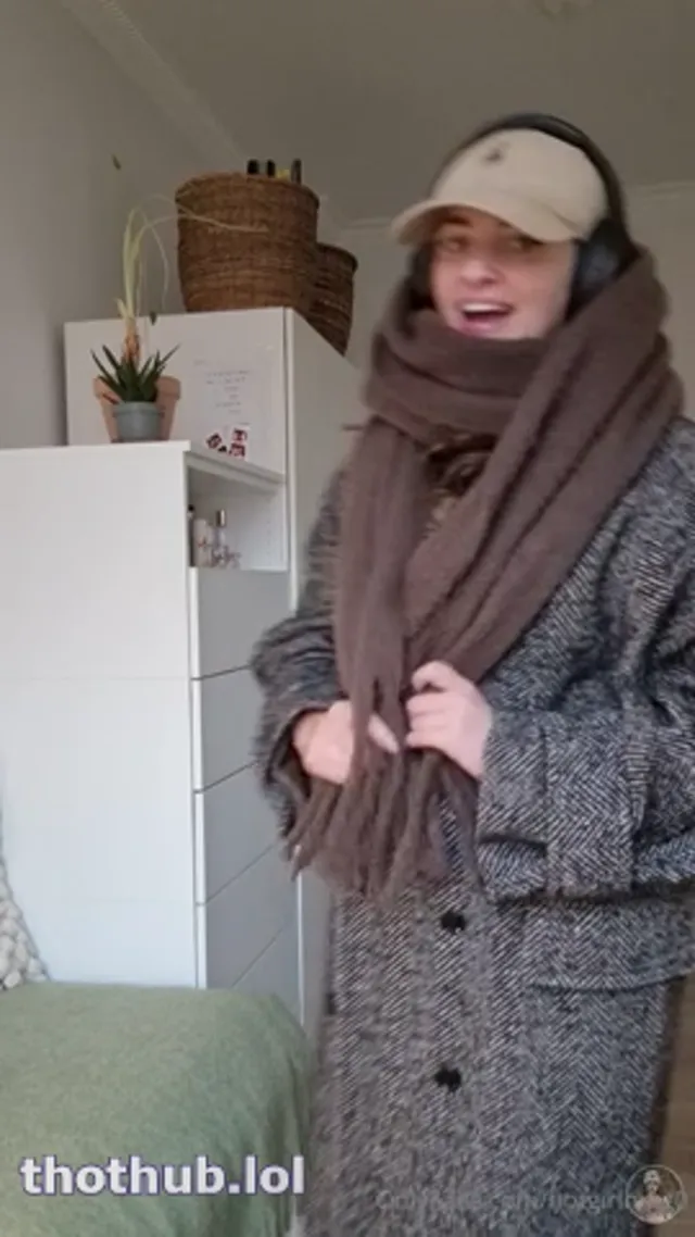 Hotgirlmeg0 why go to the gym when I can stay and do squats on you