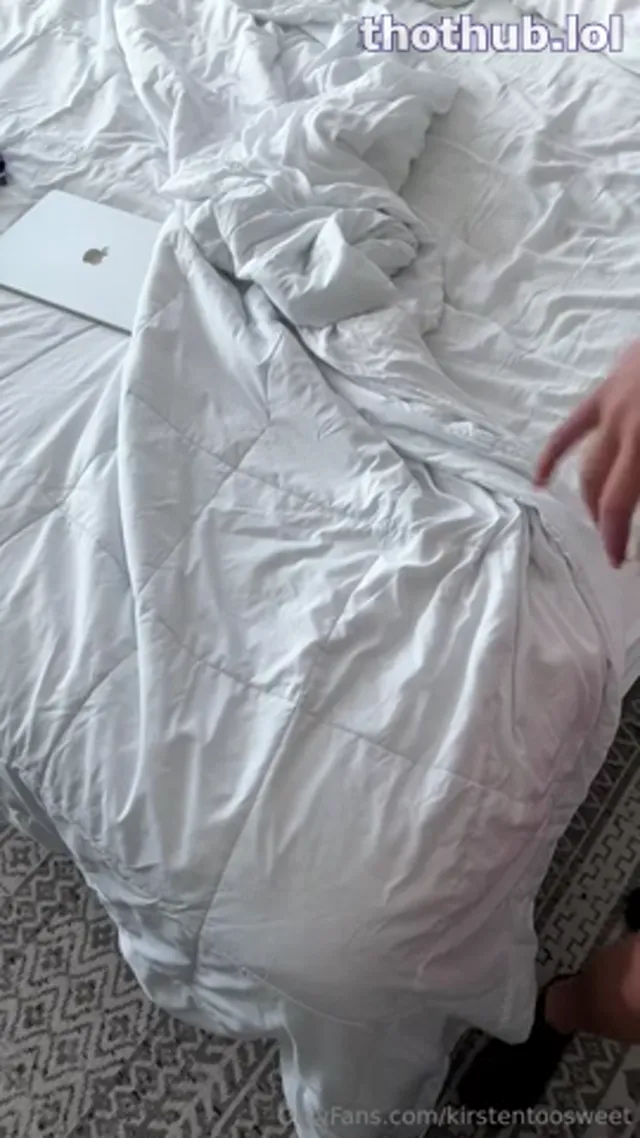 Kirstentoosweet Being Seductive In Bed