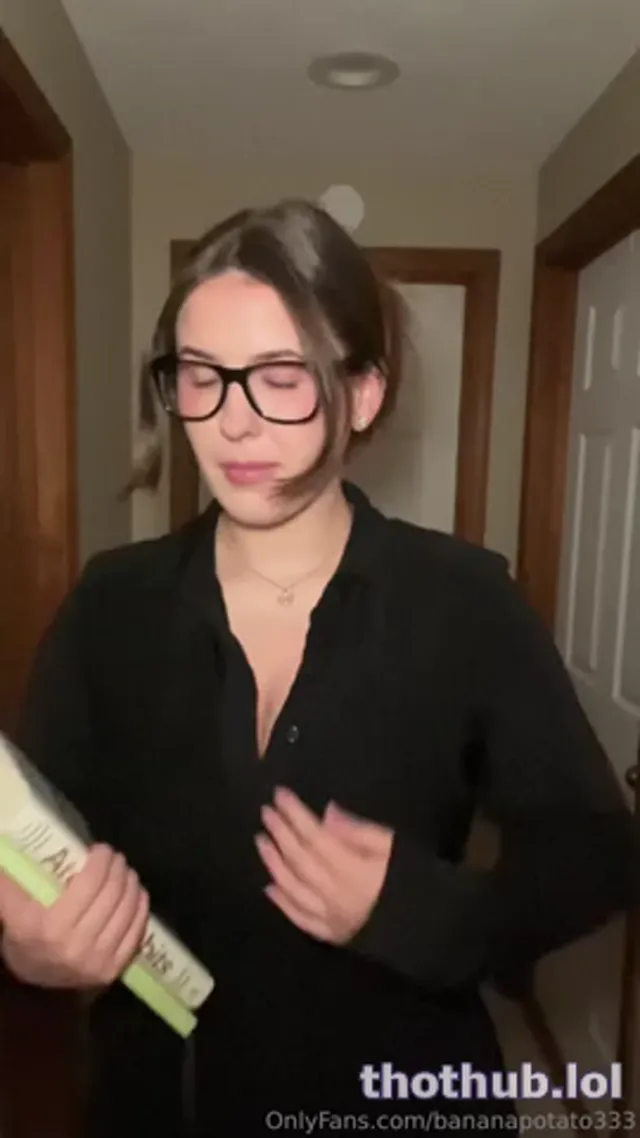 Bananapotato333 Secretary Facial