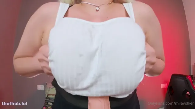 Mila Volker – white shirt