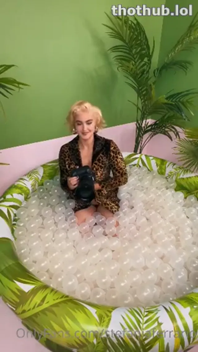Stefania Ferrario ball pool