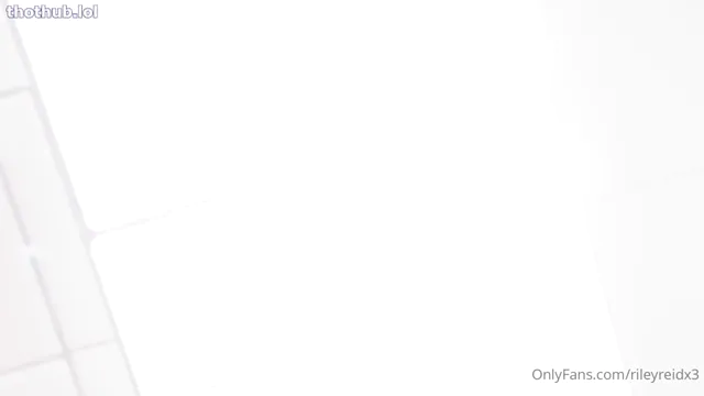 Riley Reid – Naughty and Messy In Bathtub