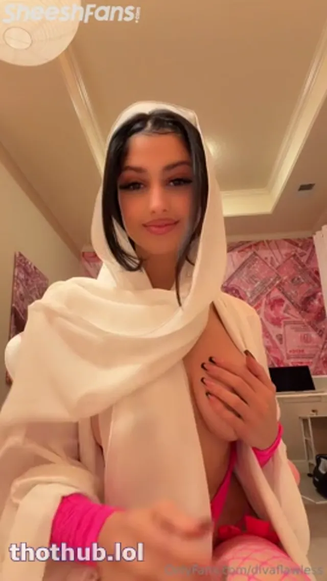 Divaflawless Boob Pressing and fingering