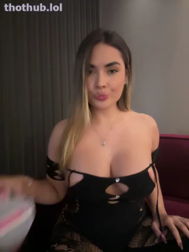 Anacarrera- Best aftershow EVER pussy & feet