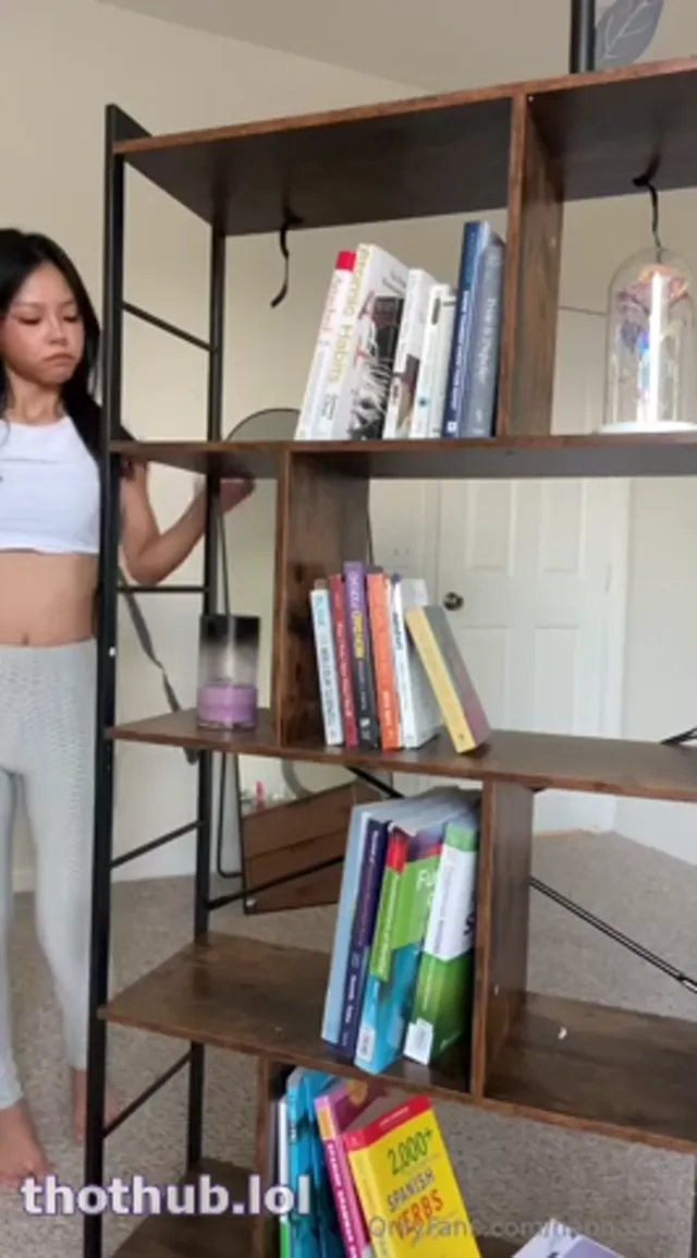 Hanna Zuki Strips To Ride Her Dildo
