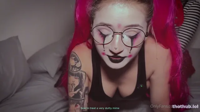 EmmaFiore & Brujita.Roja – How You Treat A Very Slutty Mime (Strap On Lesbian Sex)