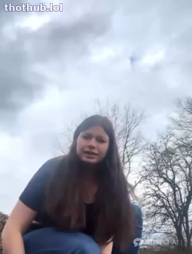 Elly_Nora shows asshole and pussy