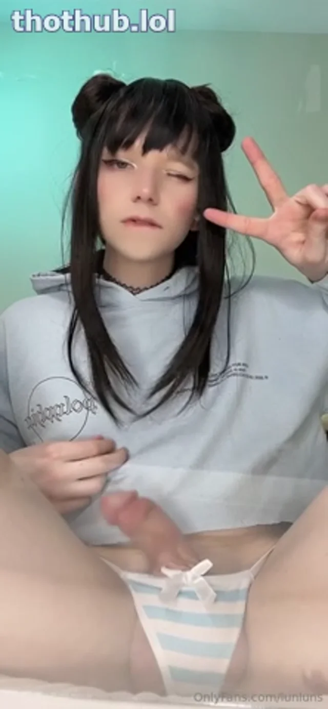 Lunluns Femboy Masturbation