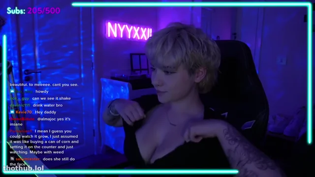 Nyyxxii – Shaking tits