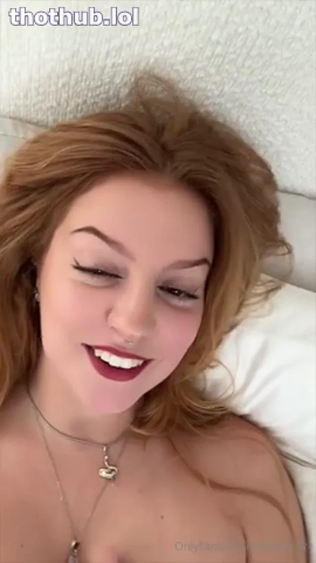 Rouxroux masturbates in black stockings