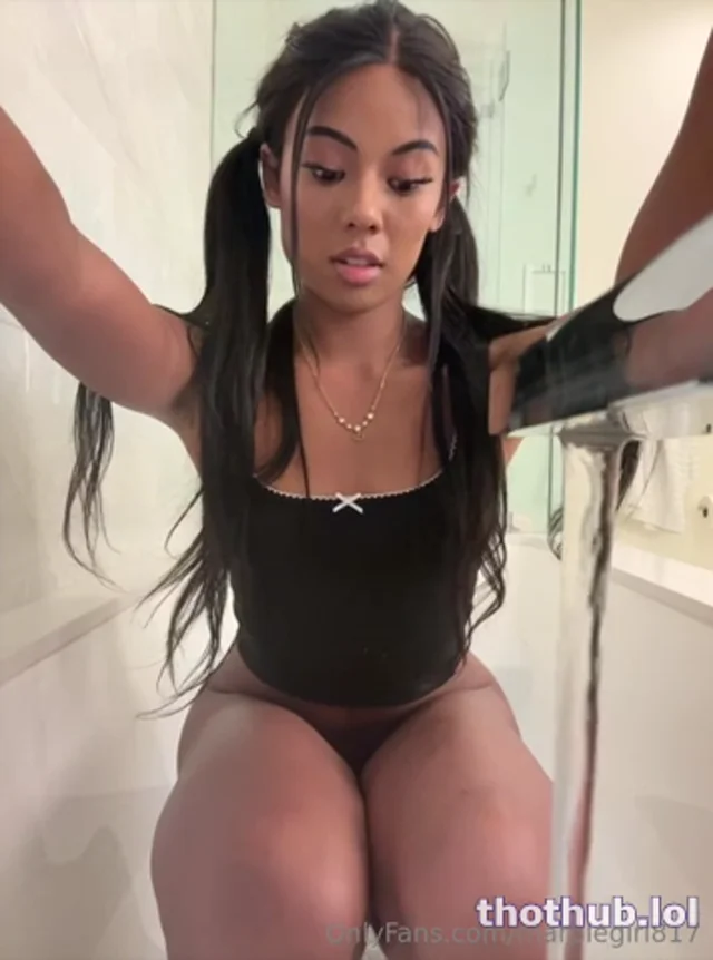 Sophie Vanmeter Shaving, bath and pussy tease