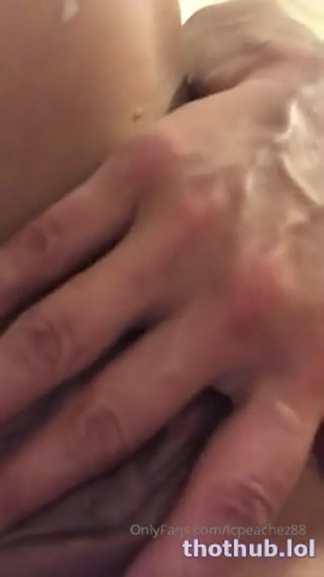 Lcpeachez88 pussy closeup in shower
