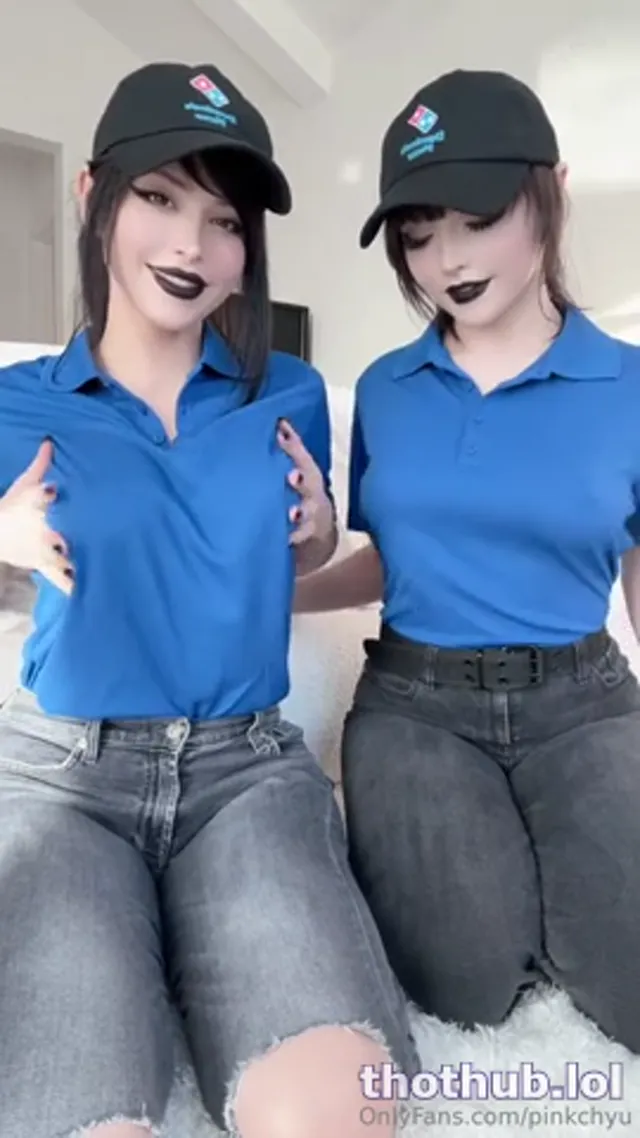 Queen Nephie Pinkchyu Dominos Goth Girl