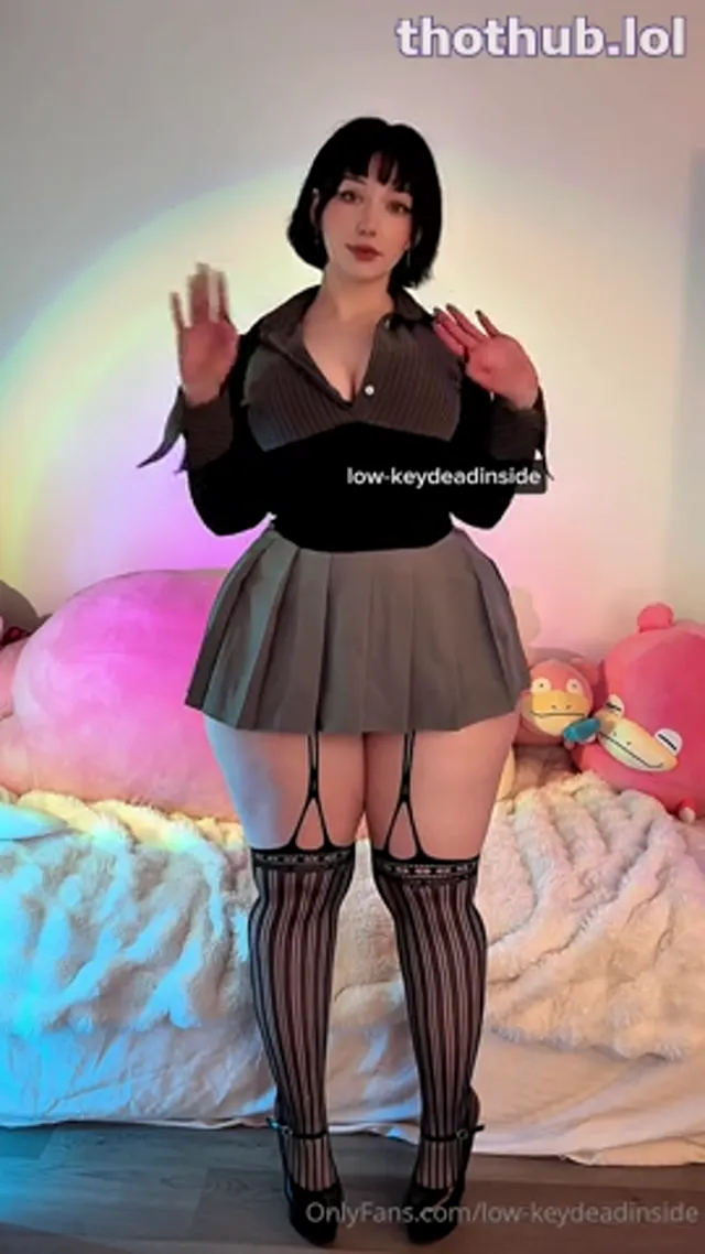 Lowkeydeadinside Lingerie Strip Tease and Clap