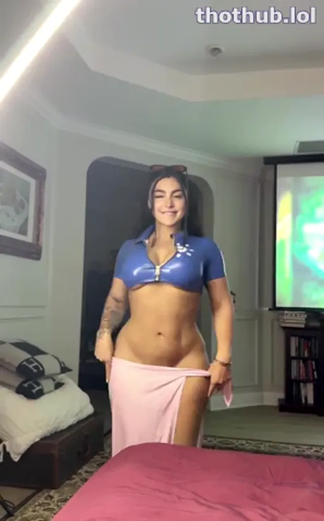 E.R OF – Nico Robin Fucks