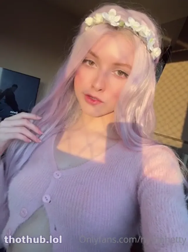 Nymphetty shows her tits