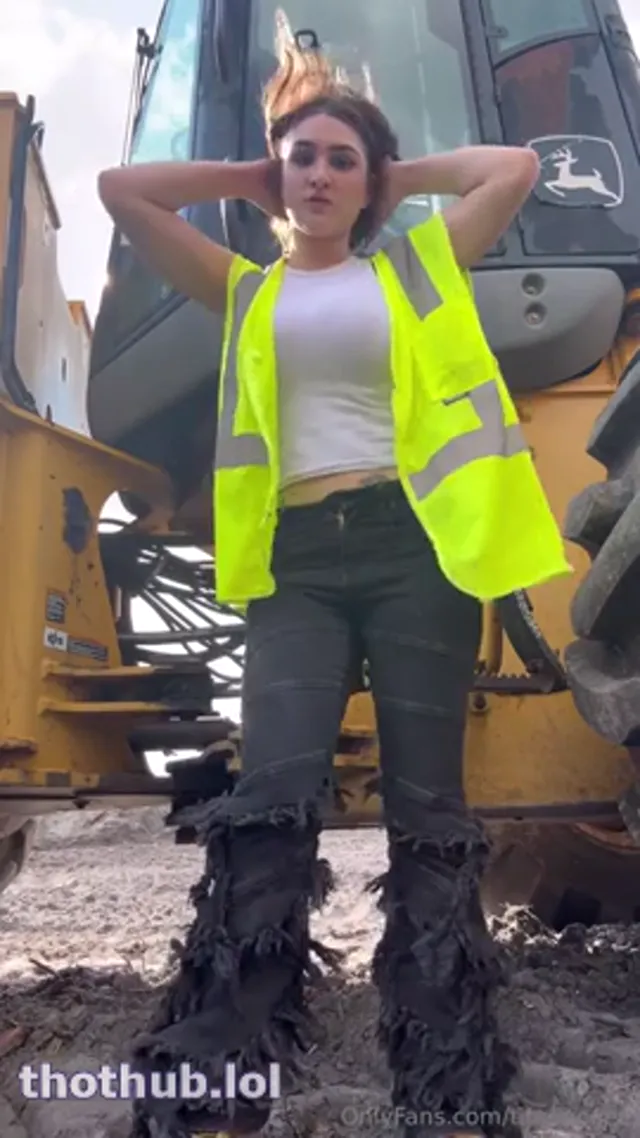 Thegorillagrip Masturbates While At Work