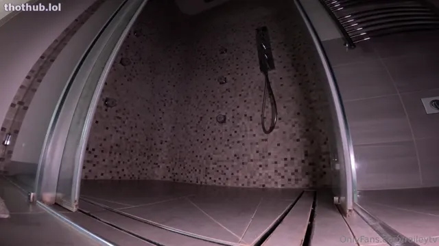Raileytv under the shower