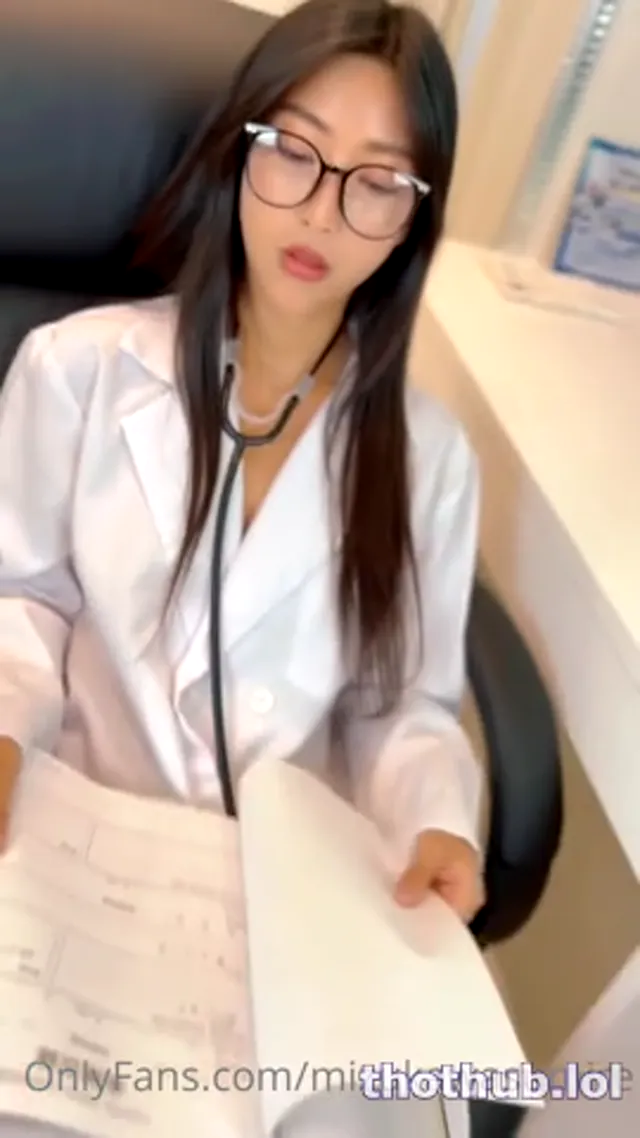 Horny Doctor Emiri Momota goes solo
