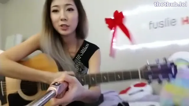 Fuslie Upskirt 1