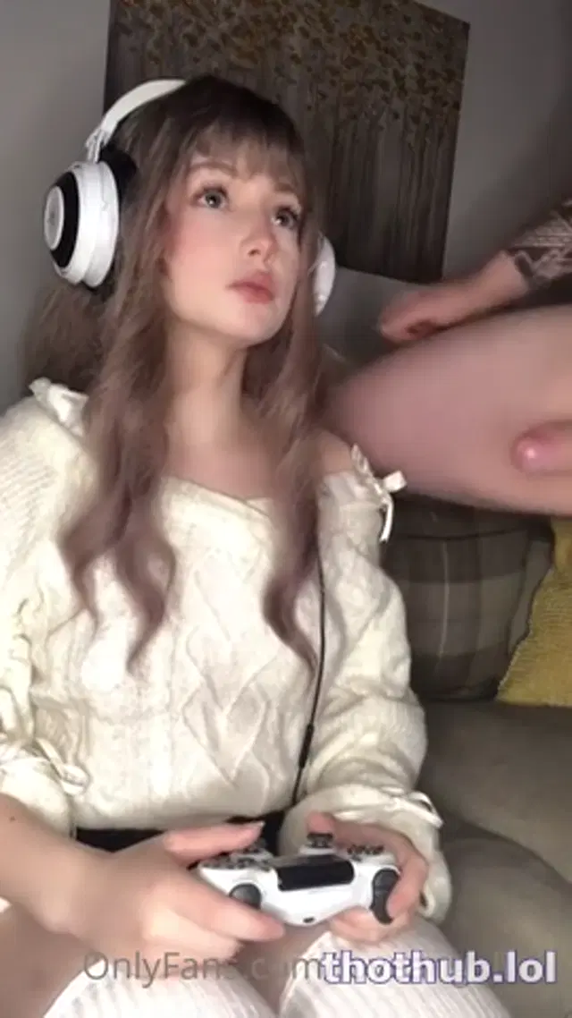 Loveangelicax  Gamer Girl Blowjobs And Takes CIM