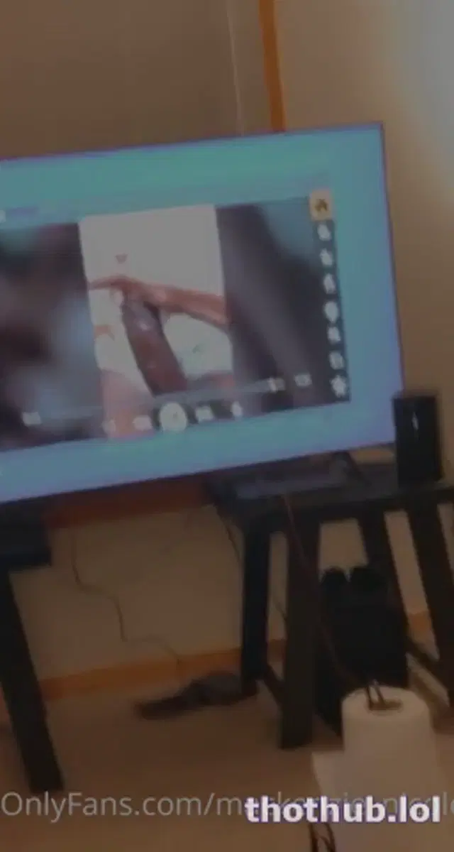 Teen mackenzie masturbate to porn