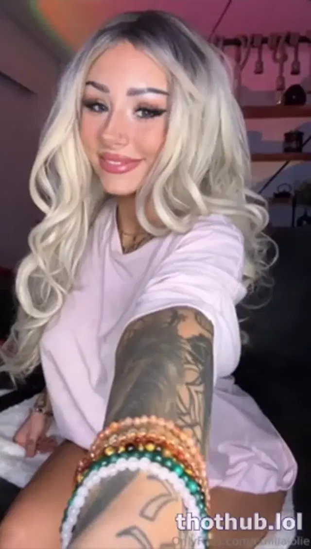 Emilia Jolie @EmiliaJolie striptease001