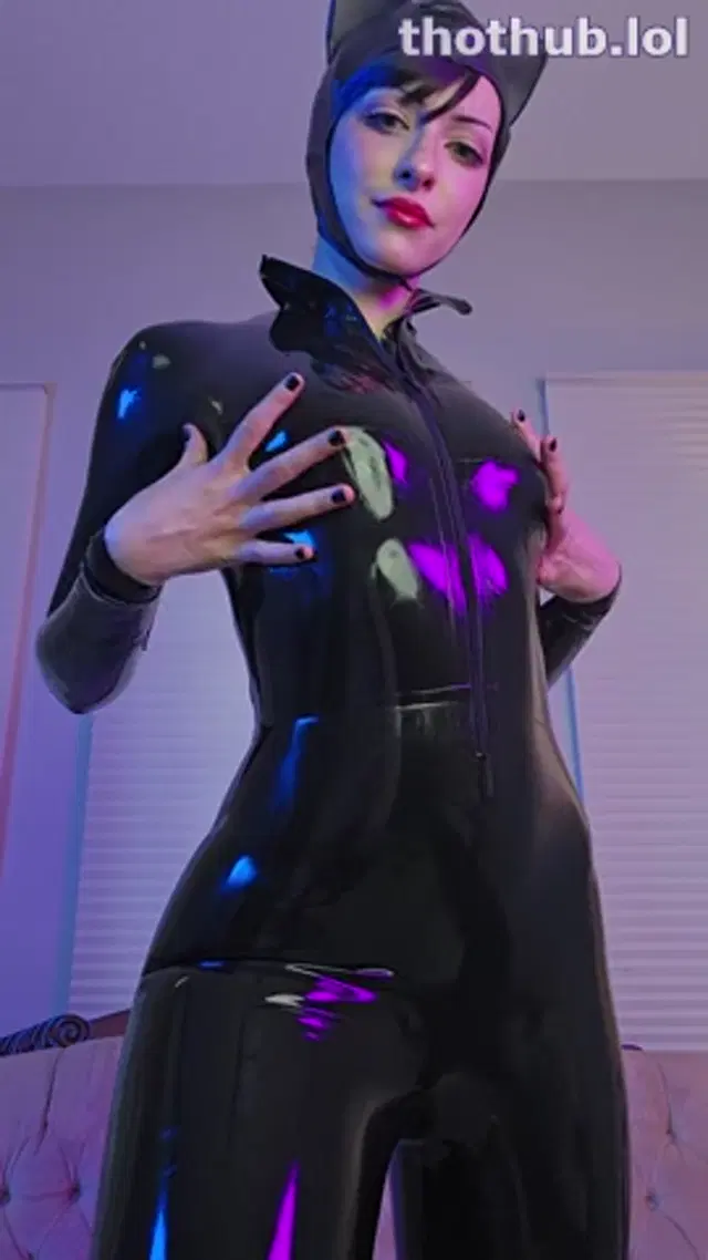 YUZU PYON – CATWOMAN